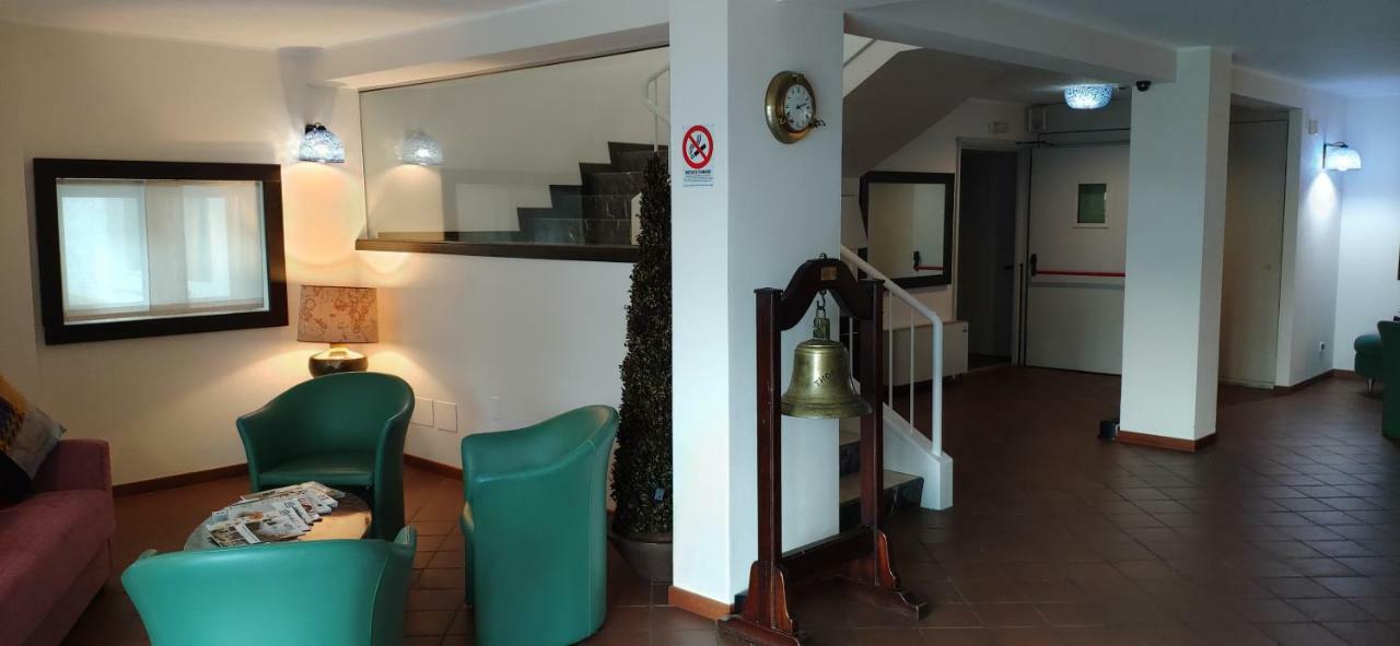 Beach Hotel Eurovil Predore Exterior foto